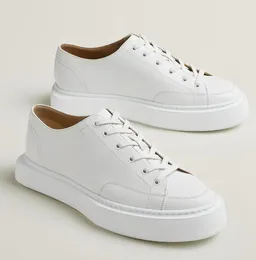 2024 التصميم الشهير Men Haru Derby Sneakers Shoes White Calfskin Leather Rubber Skateboard Skateboard Platform Discal Walkale Wholesale B22 EU38-46