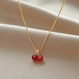 Chokers Wine Red Cherry Gold Color Pendant Necklace For Women Personlighet Fashion Wedding Jewelry Birthday Presents 231020