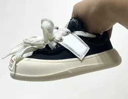 Smilerepublic barn pojkar flickor skor leende republik bit canvas sneakers plattform sport casual sko tofsels tränare stjärnor älskar tjock gummi yakuda botten slip