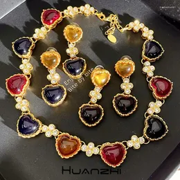 Catene cuore di cristallo colorato collana di metallo vintage lusso elegante autunno inverno regalo di gioielli catena di maglione HUANZHI 2023