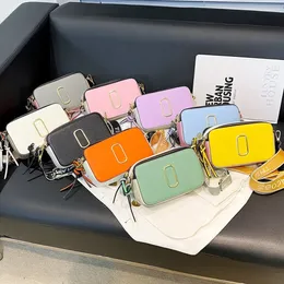 Mehrfarbige Kameratasche, Designer-Tasche, Handtasche, Damen-Umhängetasche mit breitem Riemen, modische Batik-Luxus-Leder-Italic-Flash-Riemen-Geldbörse, Mini-Mark-Tasche mit hoher Textur