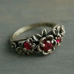 Solitaire Ring عتيقة زهرة بوهيمية الحلقات الكريستالية الحمراء للنساء الرائع الفضي الساحر