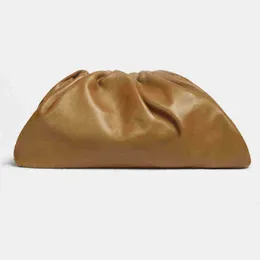 Bottegaavenetasバッグポーチクラッチバッグクラウド大容量ハンドバッグ財布ファッションプレーンハスプソフト純粋な革の女性SHOはロゴを持っています