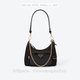 Nova mini bolsa feminina em nylon reciclado Re-Nylon e couro brilhante Preto item nº: 1BC198_R789_F0002_V_JOO