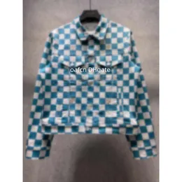 Italian designer men's jacket, blue jeans, casual men's jogging pants pocket, warm men's warm women's couple, blue and white checkerboard denim jacket