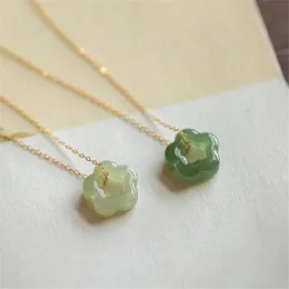 Chokers Natural Hetian Jade Plum Blossom Pendant Necklace 925 Sterling Silver Electropated Gold ClaVicle Chain Hollow Exquisite Jewely 231020