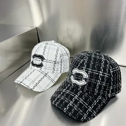 Tuval Basebal Hat Mens Tasarımcı Şapka Moda Kadın Beyzbol Kapağı S Fitted Şapkalar Mektup Yaz Snapback Sunshade Sport Nakış Plajı Lüks Şapkalar 2colors