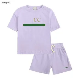 Lüks Tasarımcı Trailtsits Bebek Giyim Mektupları Baskı Çocuklar Günlük Setler Erkek ve Kız Spor Takım İki Parçalı Set Tişört ve Kısa Pantolon