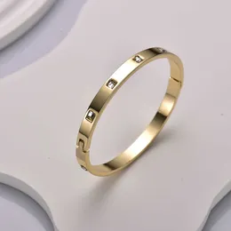 Bracciale per unghie Designer Gioielli con ciondoli Moda Gioielli classici Lega elettrolitica Versatile Quadrato pieno di diamanti Regalo di Natale aperto