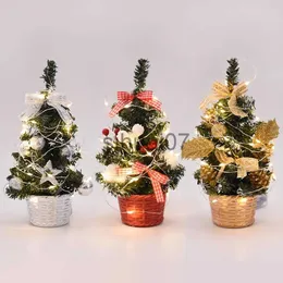 Dekoracje świąteczne mini sztuczny stół choinkowy ornament z LED Light Balls Red Berries Pine Cone 2023 Dekoracja Bożego Narodzenia dla domu Noel x1020