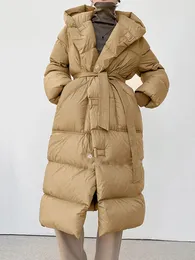 Mulheres para baixo parkas oversize com capuz inverno puffer jaqueta feminina sólida grosso quente faixas amarrar pato branco sobre o joelho casaco 231021