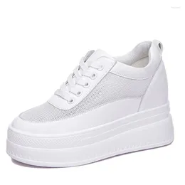 Klädskor fujin 9cm plattformshälkil kilsneakers pumpar vita luftnät ihåliga kvinnor zapatos de mujer