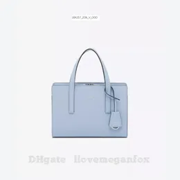 Kvinnors omutredning1995 Bright Leather Fashion Bags Axelväskor Handväska Sky Blue Artikeln Nr: 1BA357_ZO6_V_OOO