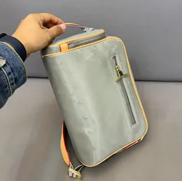 Klassisk pop-up laser designer messenger crossbody väska handväska berömda gamla blomma män postman axel väska franska märke lyx äkta läder satchel toppkvalitet