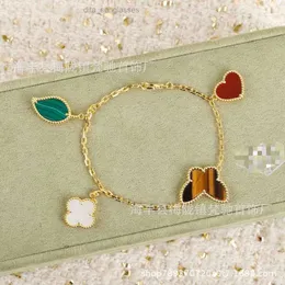 Van Four Leaf Clover Bracelet Bangle Vanly Cleefly Bracelet Deich Plated 18K Gold High 버전 네트워크 Red Bracelet Female Butterfly Star Live Broadcast 독점