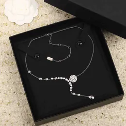 2023 Ожерелье-подвеска роскошного качества с бриллиантами и цветами в форме серебра S925, в коробке с печатью PS4735A