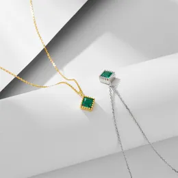 Colar de designer INS Light Luxury, pequeno e de alta qualidade geométrico quadrado esmeralda zircão pingente, colar de prata esterlina, corrente de colar, presentes femininos