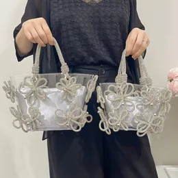 23 Neu eingetroffen: Mit Diamanten besetzte „French Fairy Bag“ „Bring“ – Eimertasche mit besonders schimmernden Blumen, Korbhandtasche, ROSA PFIRSICHSPLITTER