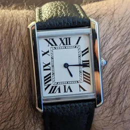 여성 시계 숙녀 석영 남자 고급 손목 시계 사각형 작은 다이얼 디자이너 시계 가죽 스트랩 시계 고품질 24mm 중형 27mm 시계