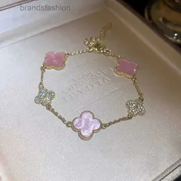 Klassiska Van smycken tillbehör klöver rosa vit mamma fyra bladgräs sterling silver armband kvinnor högkvalitet utsökt blomma handkläder skiktade ornament fa