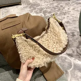 Kvällspåsar söta fuzzy kvinnor liten plysch axelväska lamm som tyg crossbody ladies pu blixtlås handväska underarm resväska