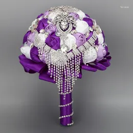 Bröllopsblommor Anpassade handgjorda konstgjorda äktenskap med en 2023 Design Crystal Brosch Bouquet Bridal
