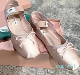 Paris Ballet Fashion Designer Professional Dance Shoes 2023 Satin Ballerinas MM Platform Bowknot Grunt Mouth Single Shoe Flat Sandaler för kvinnor