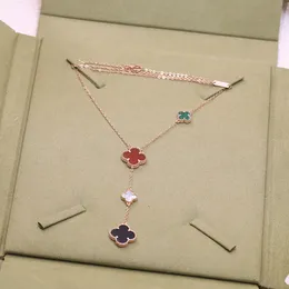 天然の貝殻で作られた4つの葉のクローバーネックレスと天然のエージェート宝石925女性用シルバーデザイナー