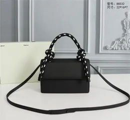 【OFF-White】VIP価格☆Jitney 2.0 クロスボディ バッグ Leather Black Studded Crossbody Bag With Dual Straps 22cm