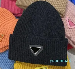 PRD Tasarımcı Erkek Beanie Şapka Kış Şapkaları Düz ​​Renk Mektubu Açık Saf Saç Beanies Bonnet Kafası Sıcak Kaşmir Örme SKU CAP TABLECİ TAKİP YAPICI