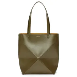 10a designers axel handväska äkta läderväskor rem rem 2Size Mirror Quality White Womens Fold Travel Shopper Bag Luxury Mens Crossbody Tote Work Clutch Bag