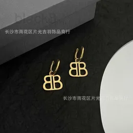 Charm Designer Light Luksus BB Letter Brass Plating Prosty sposób spersonalizowany styl kolczyki Earstuds Kolczyki 8dr7