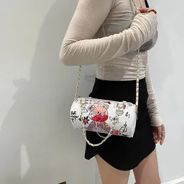 Bolsos de noche Bolso de hombro móvil con cadena de graffiti para mujer Bolso de diseñador de lujo cuadrado pequeño simple 231023