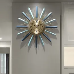 Zegary ścienne 20/22 cm Nordic Fashion Luksusowy metalowy zegar wiszący dom gospodarstwa domowego proste nowoczesne okrągłe zegarki naciek