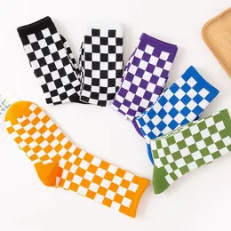 Women Socks للجنسين Harajuku Trend Trend Checkerboard الهندسة