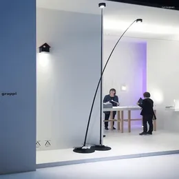 Lampy podłogowe nordycka lampa kreatywności minimalistyczna długa słup LED salon wystrój domu narożny sypialnia nocna stała dekor