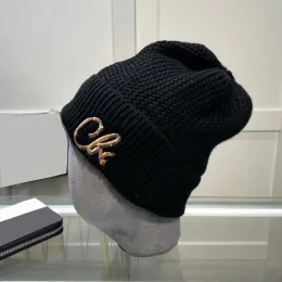 Projektanci Zimowy kapelusz Bronzing Lśniące litery Czapka Zimowa czapka Pearl Dekoracja Dzianinowe Czapki Outdood WindProof Winted Top G2310249PE-3