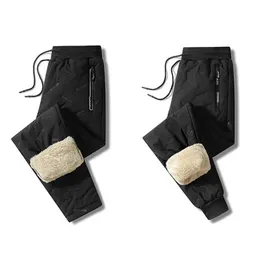 Pantaloni da uomo in pile di agnello Pantaloni casual alla moda Pantaloni sportivi da uomo in pile addensato Leggings caldi antivento Pantaloni dritti da indossare all'aperto