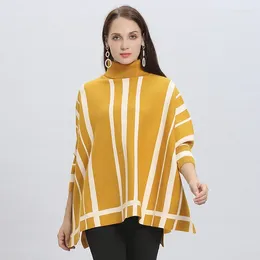 Kvinnors tröjor Europa och Amerika Autumn Winter Stripe Loose High Neck Pullover Knitwear Cloak Kvinnlig bat ärm