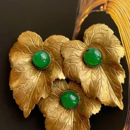 Naszyjnik Ustaw europejską antyczną biżuterię Vintage szklaną broszkę liści piersi z prawdziwą złotą dekoracją