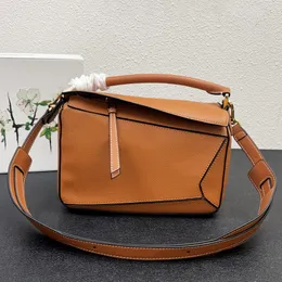 Toppkvalitet Cowhide Luxury Designer axelhandväska stor kapacitet crossbody väska geometrisk figur designer tygväska läder rem rem mode klassisk stil låg