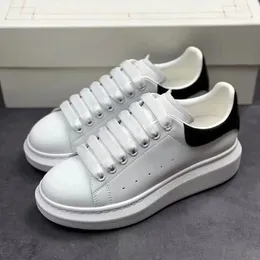 Sneaker unisex di alta qualità di design donna uomo scarpe da corsa di lusso estive all'aperto facili da indossare con scatola spedizione veloce scarpa bianca con lacci in velluto