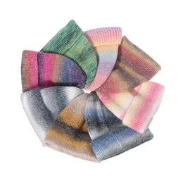 秋と冬の新しいニット帽子のトレンド漸進的なネクタイの印刷暖かい帽子虹のファッション学生ウール糸キャップ