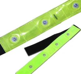 Sicherheit Outdoor Reflektierende Gelbe Armbinde Rote LED Lichter Laufen Radfahren Joggen Gehen Armlinge New2564643