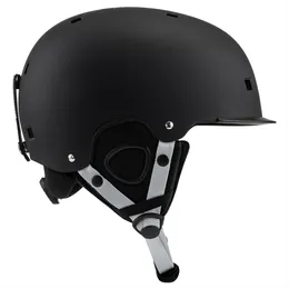 小さな縁のある新しいスキーヘルメットは、暖かく、快適で通気性のあるPFを保ちます