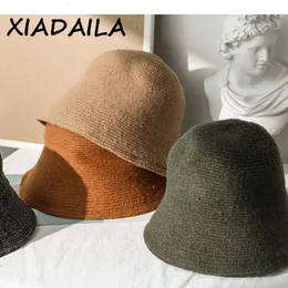Geniş Memlu Şapkalar Kova Şapkaları Panama Sıcak Kış Kadın Kova Şapkası Gençler için Hisset Girl Sautumn ve Kış Moda Kürk Siyah Hip Hop Şapka Kapağı 231024