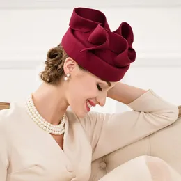 Berets Lady Autumn ull cap kvinnliga adelsfedoras hatt ren vintage vin röd liten brittisk bankettparti B-4788