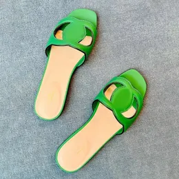 Kadın tasarımcı erkek ayakkabı yaz slayt lüks birbirine kilitleme g düz topuk kesim deri takma flip floplar moda orijinal bayanlar rahat ünlü sandal