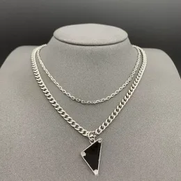 P Collana con diamanti geometrici triangolari dal design classico per uomini e donne, collana per amanti Europa e Stati Uniti kaleen-6 CXG2310253