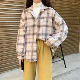 Kvinnors blusar Turn-down krage skjorta Kvinnor Plaid All-Match Harajuku Korean Top Casual Oversize Button Batwing-Sleeve Streetwear